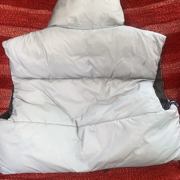 ZARA REVERSIBLE CROP PUFFER VEST SZ SMALL - Picture 8 of 8